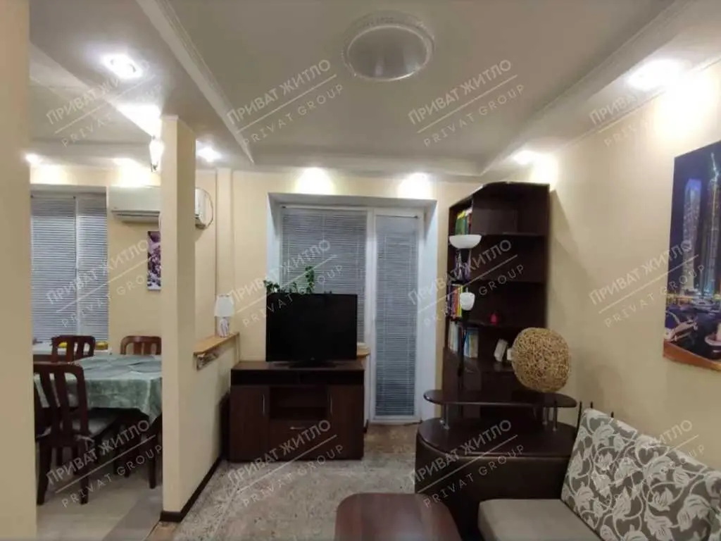 Продається двокімнатна квартира в центрі