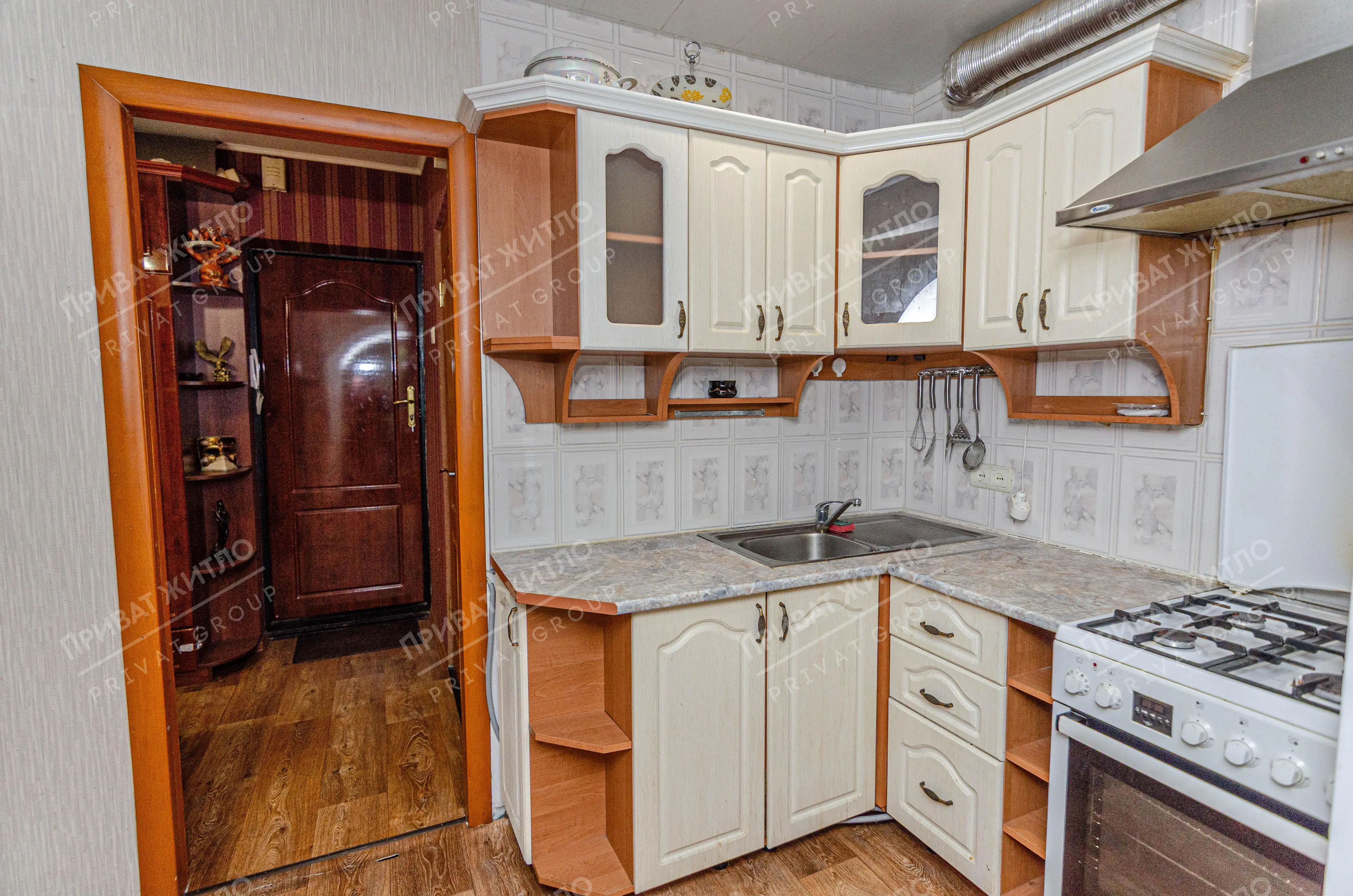 Квартира в цегляному будинку 44м2 з окремим входом ! 