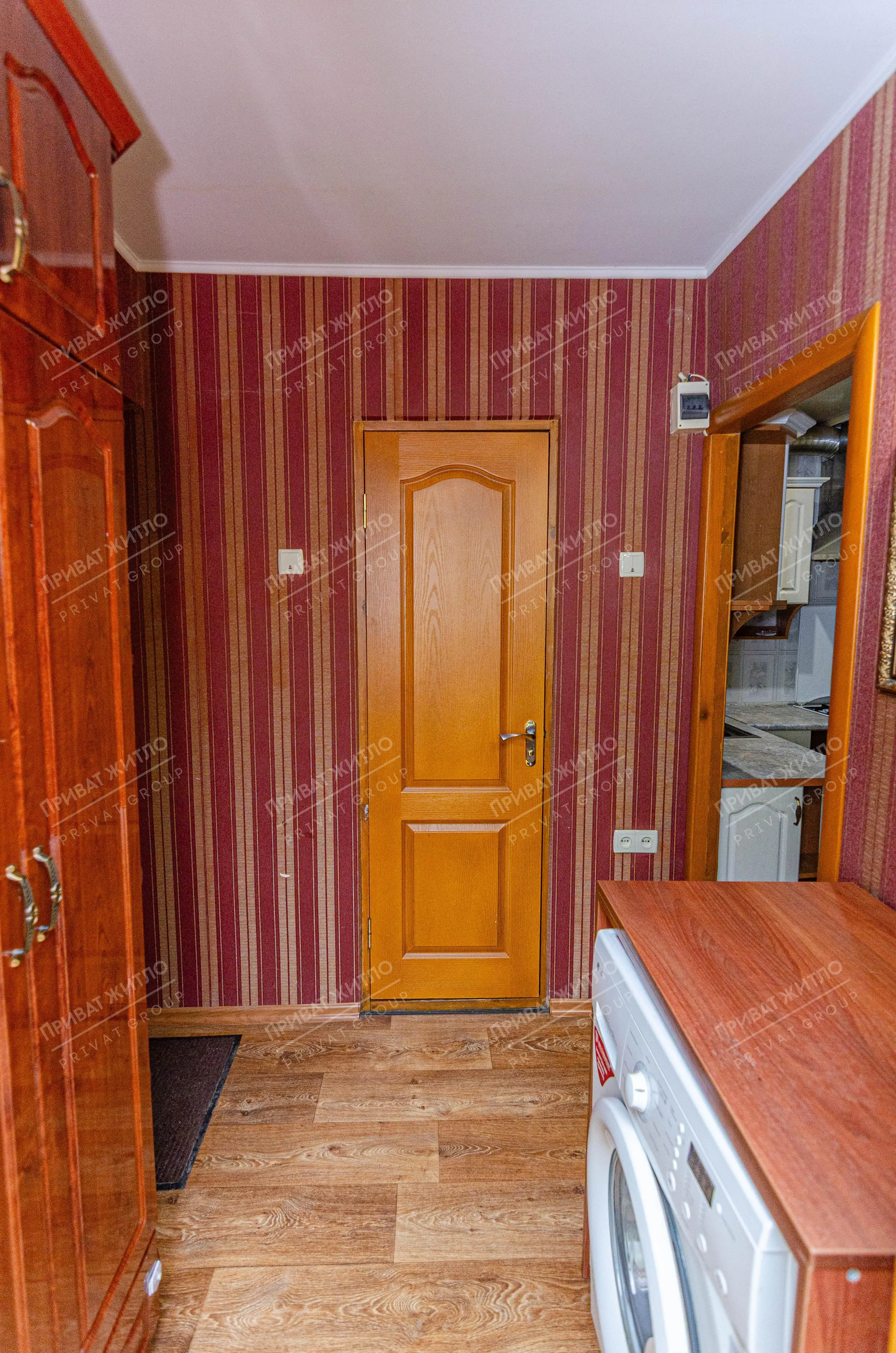 Квартира в цегляному будинку 44м2 з окремим входом ! 