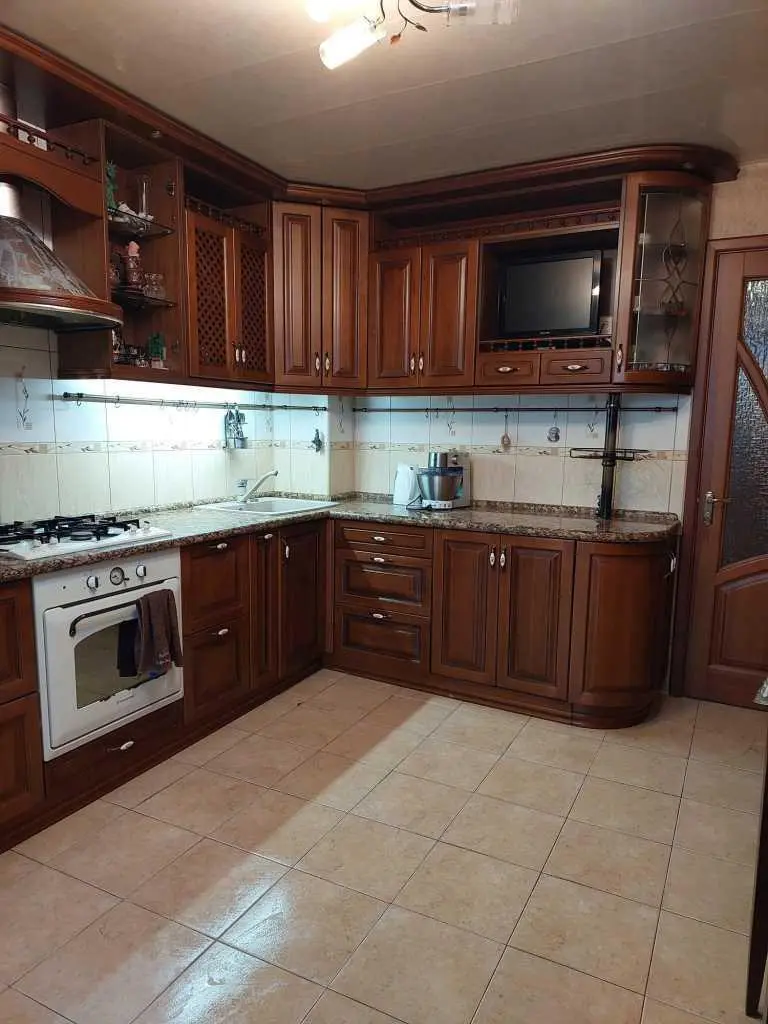 Затишна двокімнатна квартира з індивідуальним опаленням