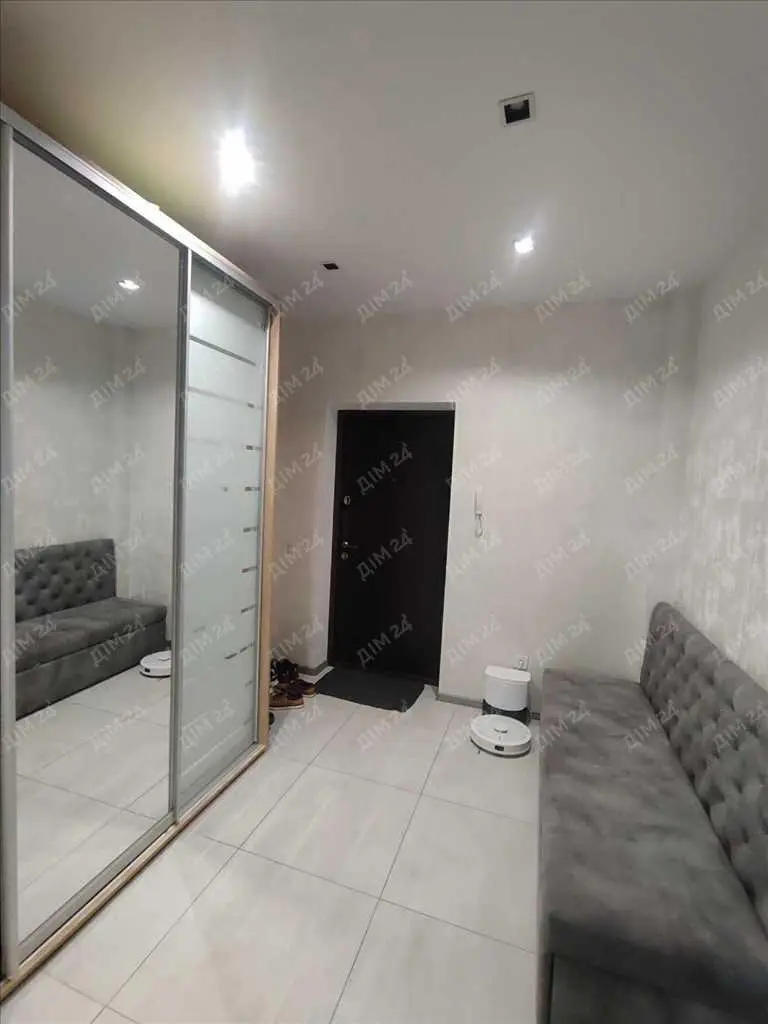 Простора квартира в новобудові!