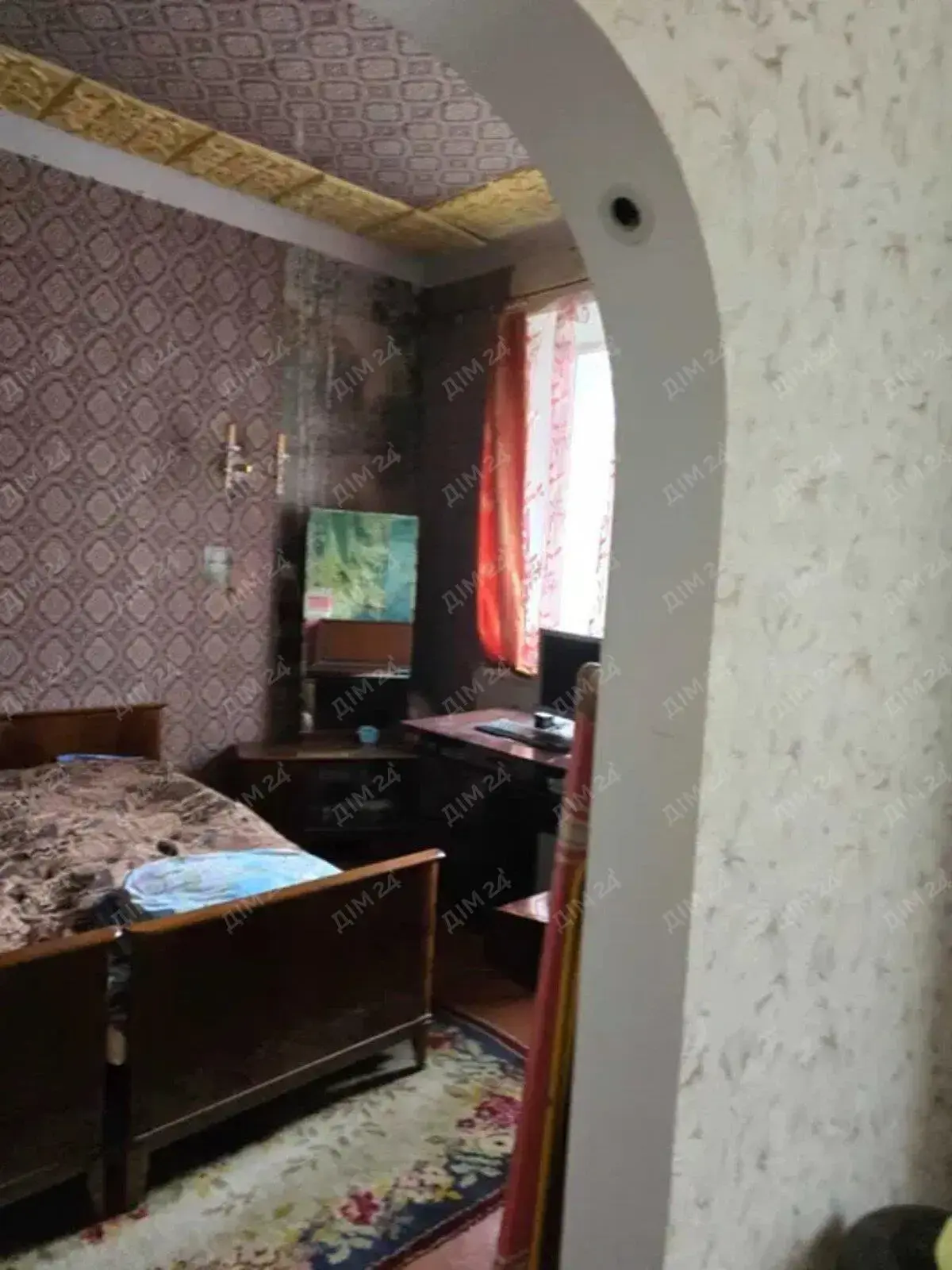 Трикімнатна сталінка на Подолі.