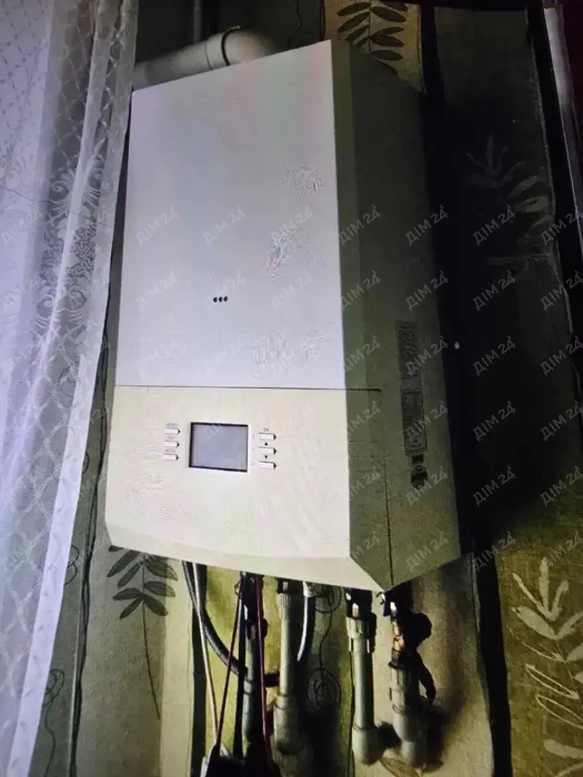 Трикімнатна сталінка на Подолі.