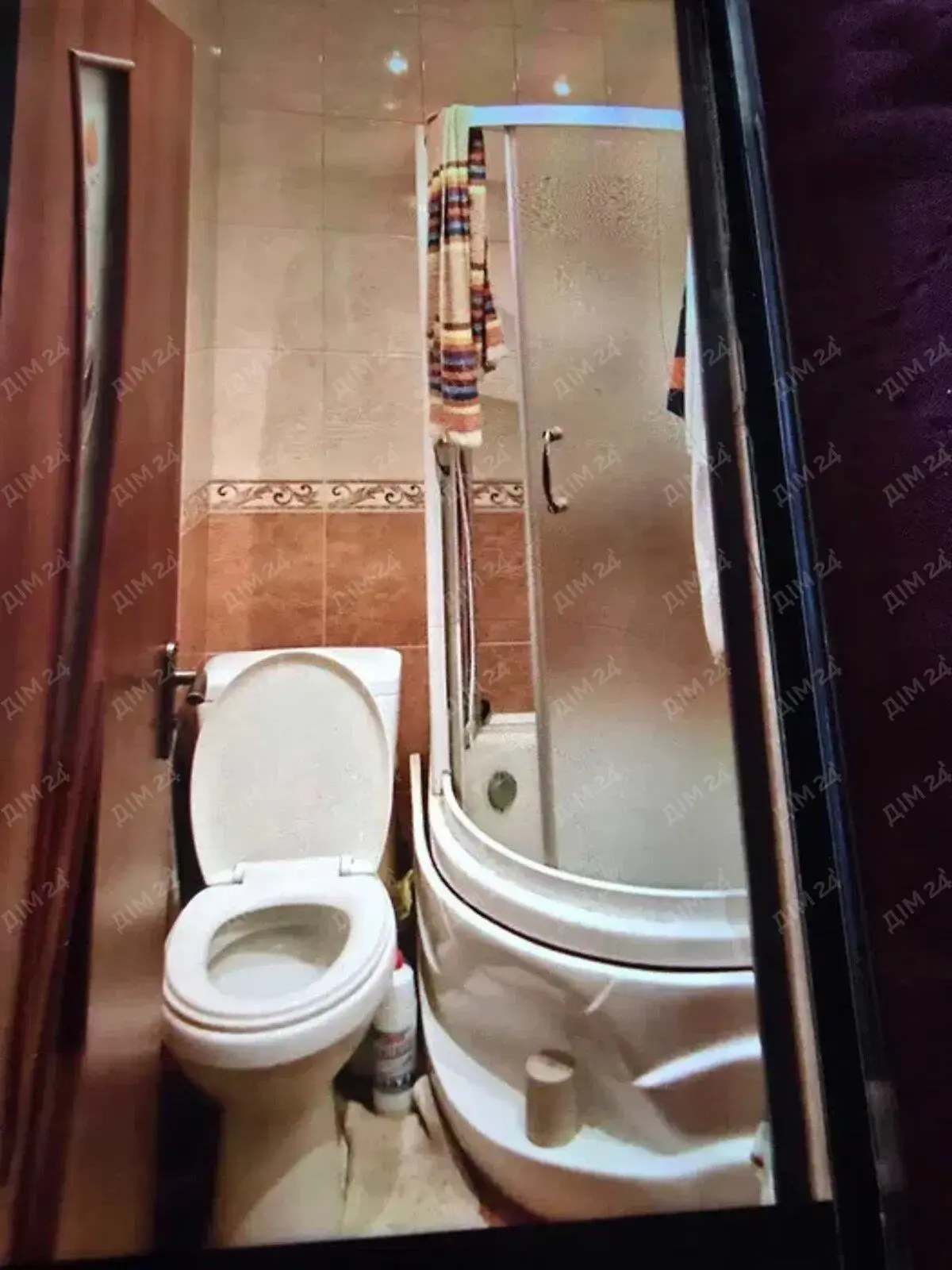 Трикімнатна сталінка на Подолі.