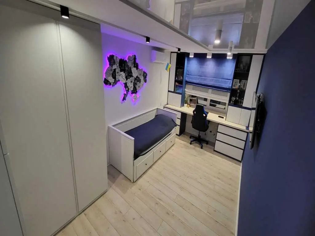 Продаж елітної трикімнатної квартири 112 м² з індивідуальним газовим опаленням
