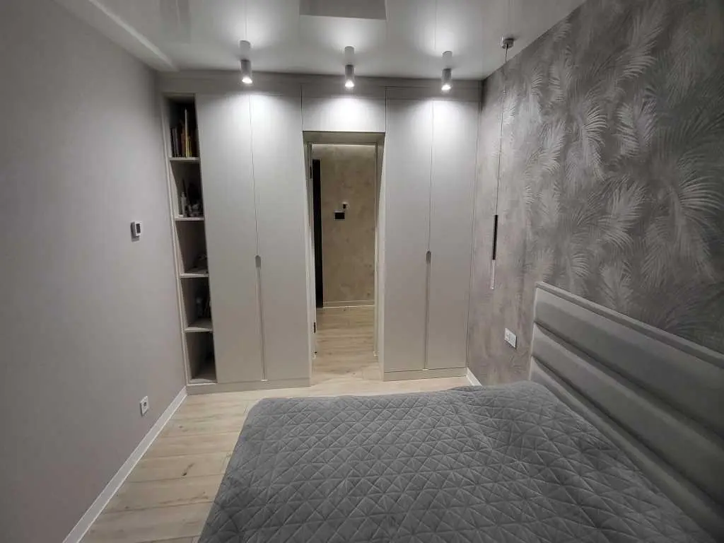 Продаж елітної трикімнатної квартири 112 м² з індивідуальним газовим опаленням
