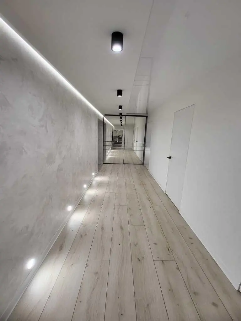 Продаж елітної трикімнатної квартири 112 м² з індивідуальним газовим опаленням
