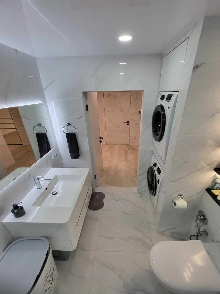 Продаж елітної трикімнатної квартири 112 м² з індивідуальним газовим опаленням
