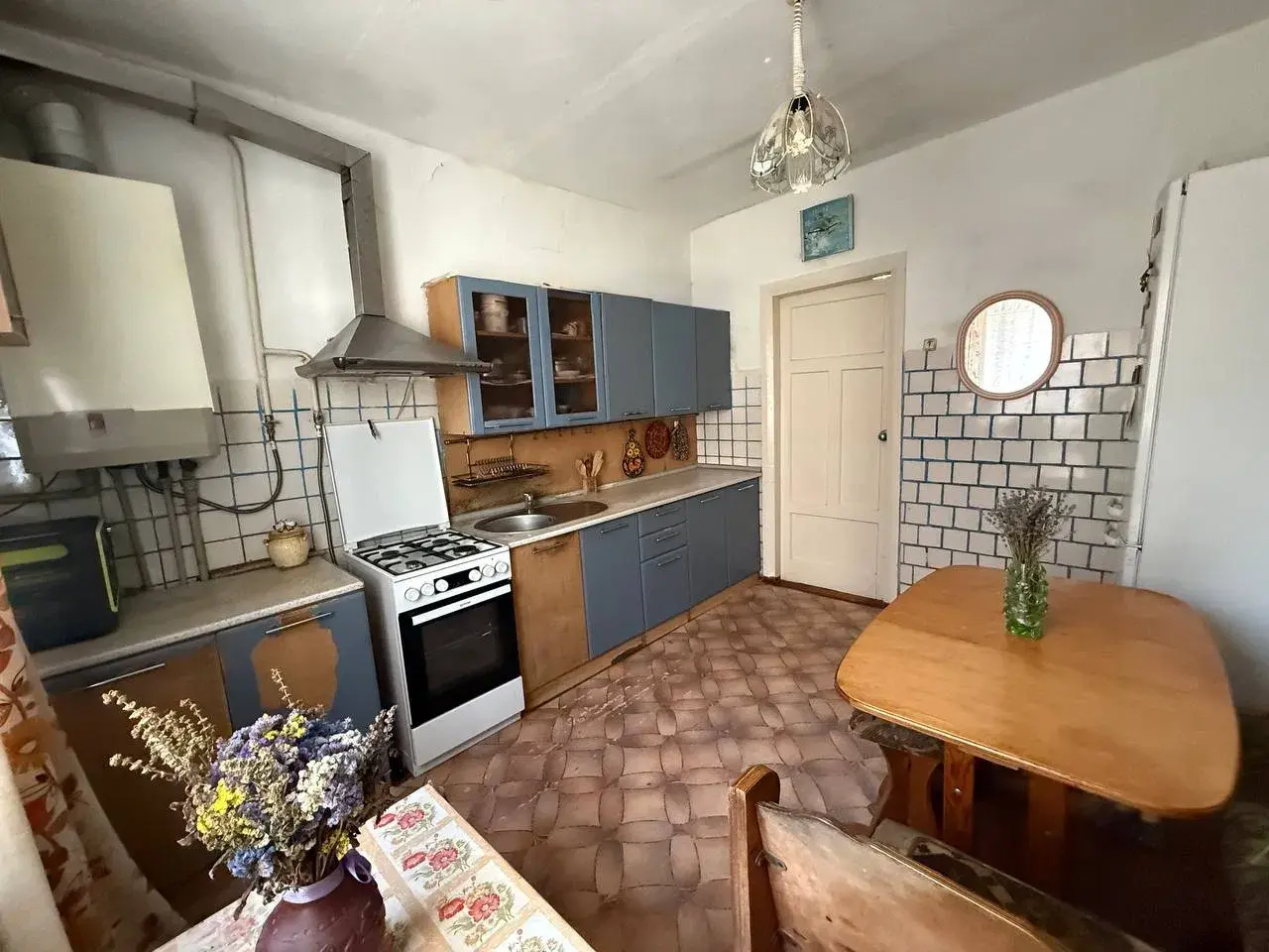 Окремий будинок з ремонтом на Монастирскій Горі