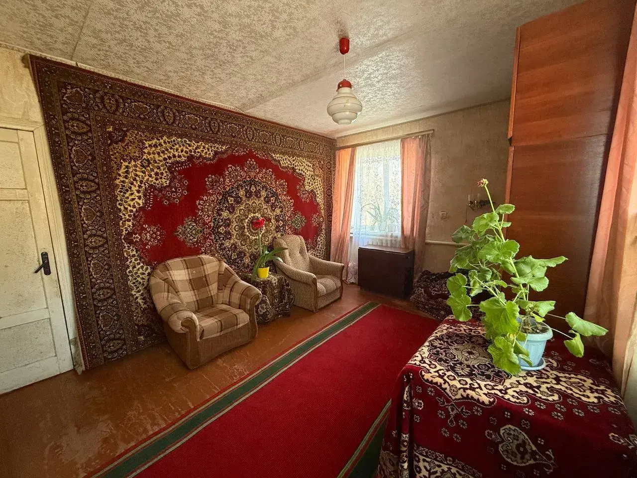 Окремий будинок з ремонтом на Монастирскій Горі