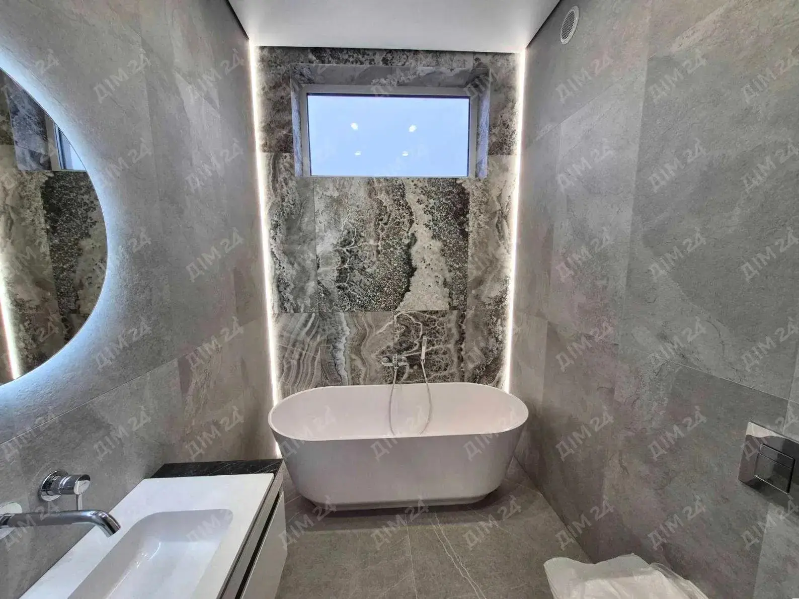 Сучасний будинок у мікрорайоні Яр