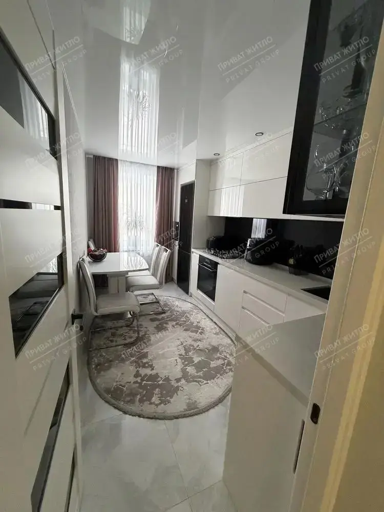 Трикімнатна квартира з євроремотом!