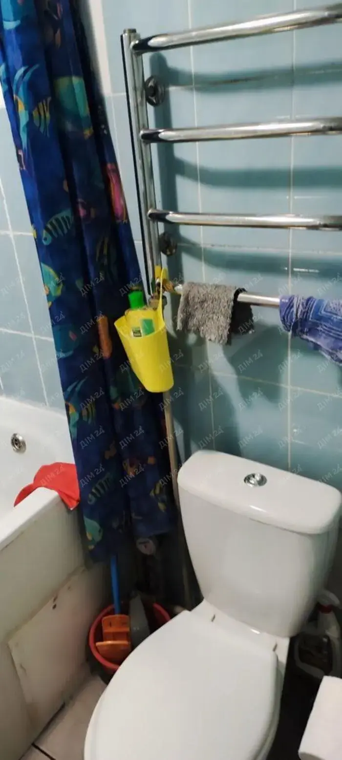 Частина будинку в районі 8 школи.