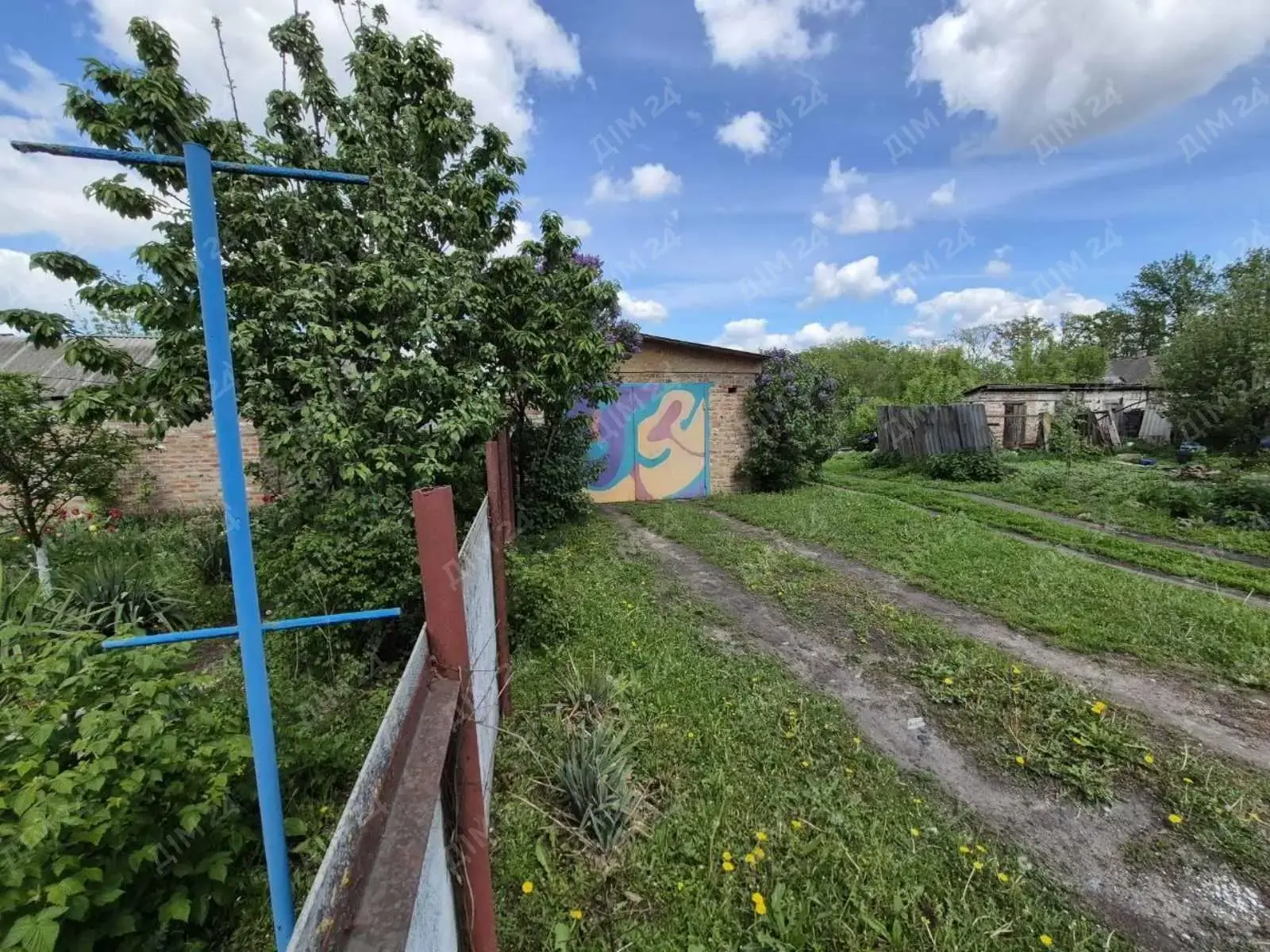 Затишна частина будинку в селі Степне Полтавського району