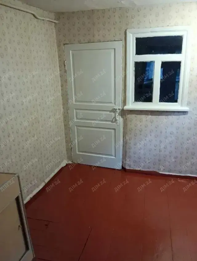 Частина будинку з окремим входом в центрі!