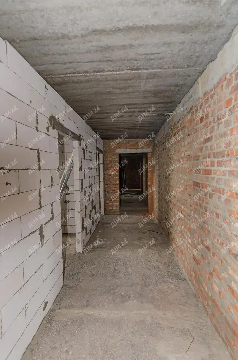 Трикімнатна квартира з панорамою та тишею
