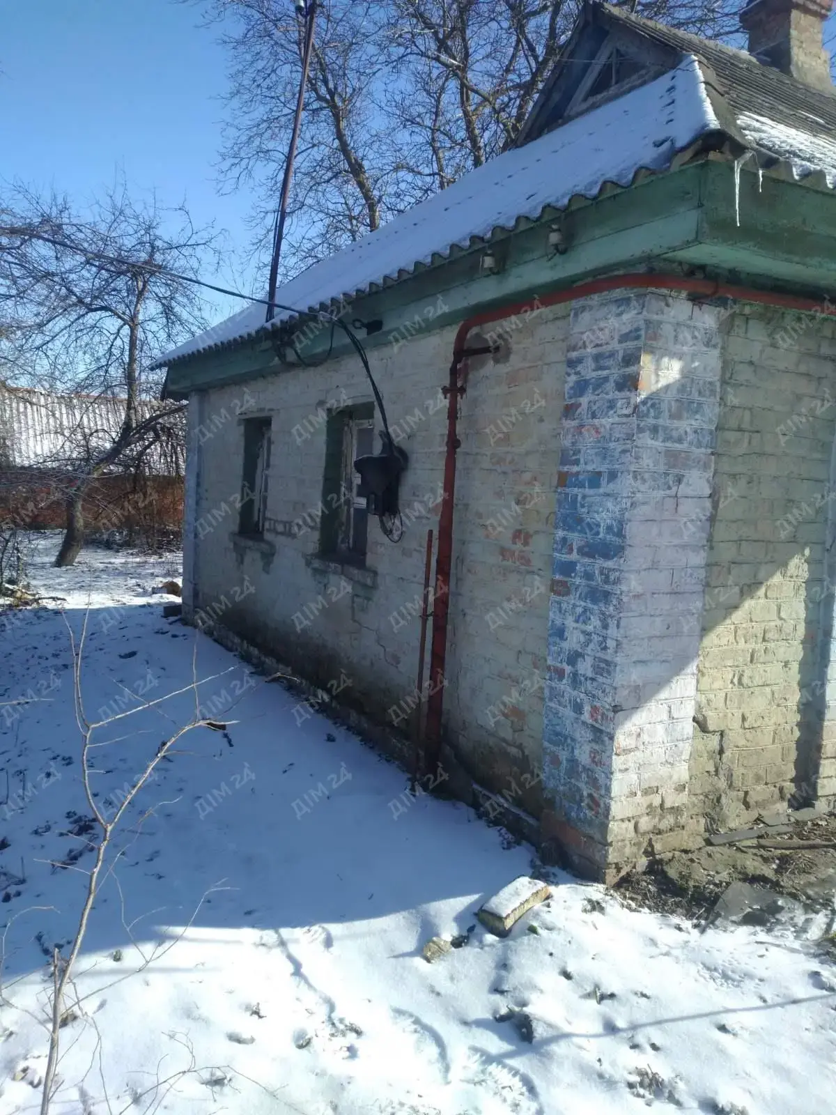 Продаж земельної ділянки з будинком у передмісті Полтави.