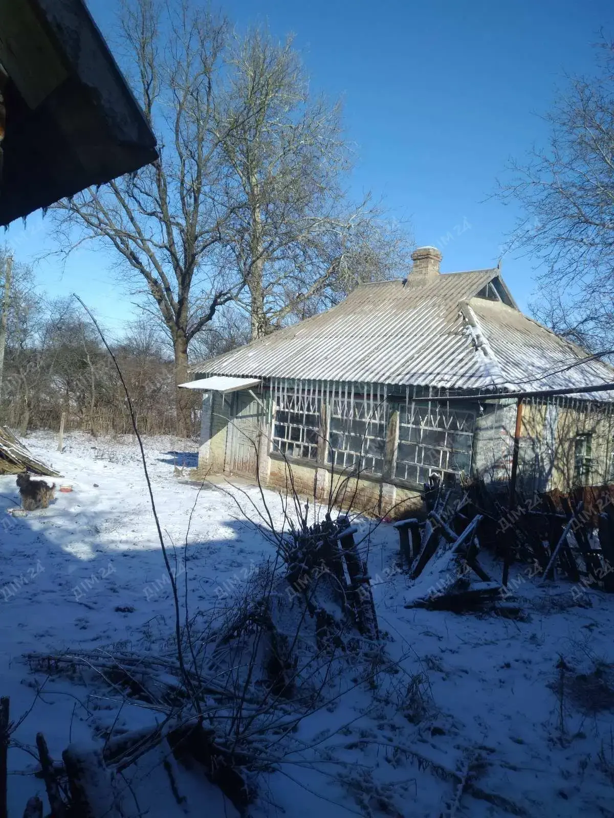 Продаж земельної ділянки з будинком у передмісті Полтави.