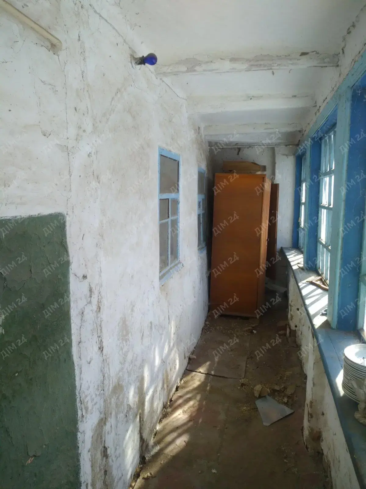 Продаж земельної ділянки з будинком у передмісті Полтави.