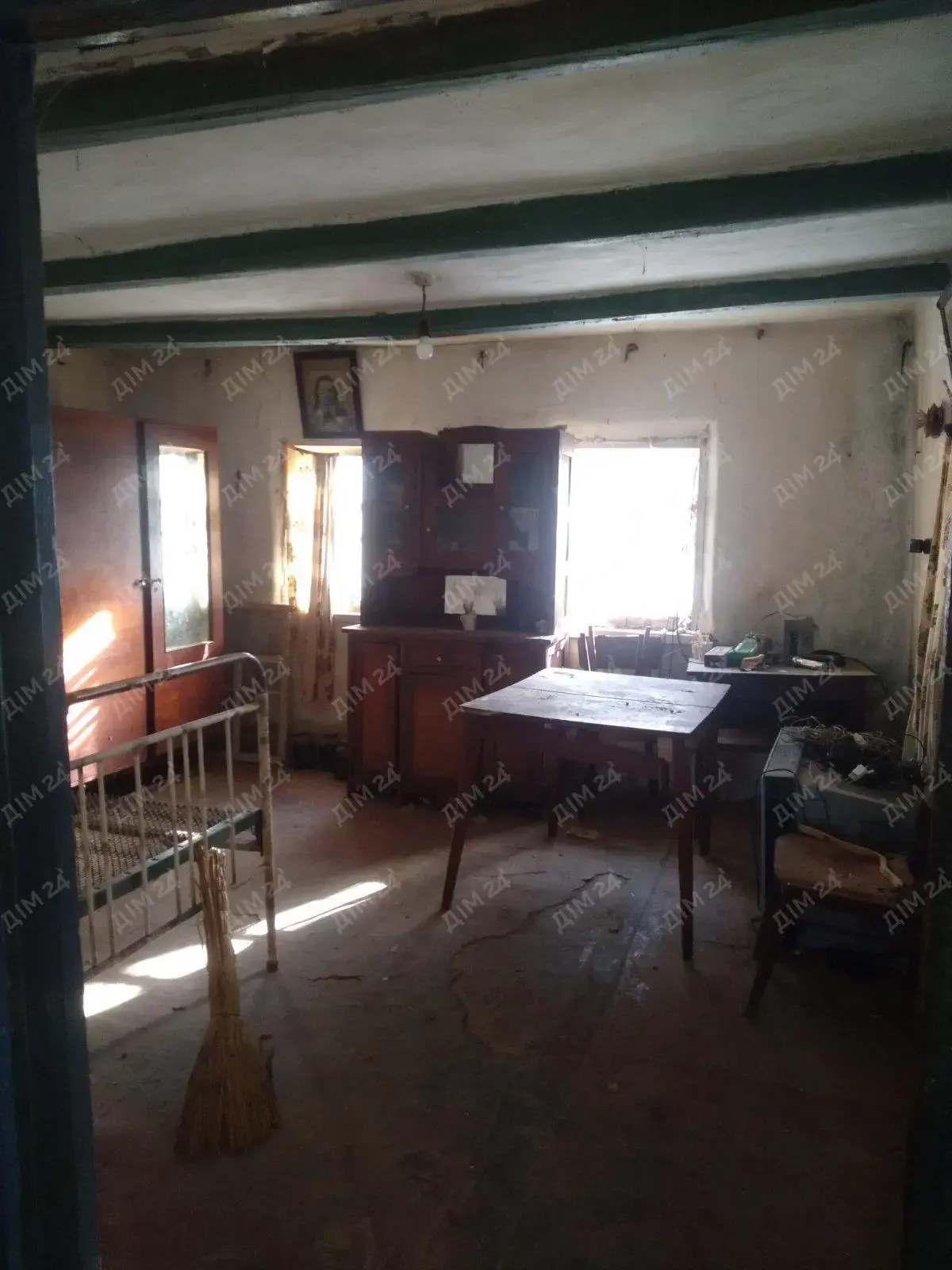 Продаж земельної ділянки з будинком у передмісті Полтави.