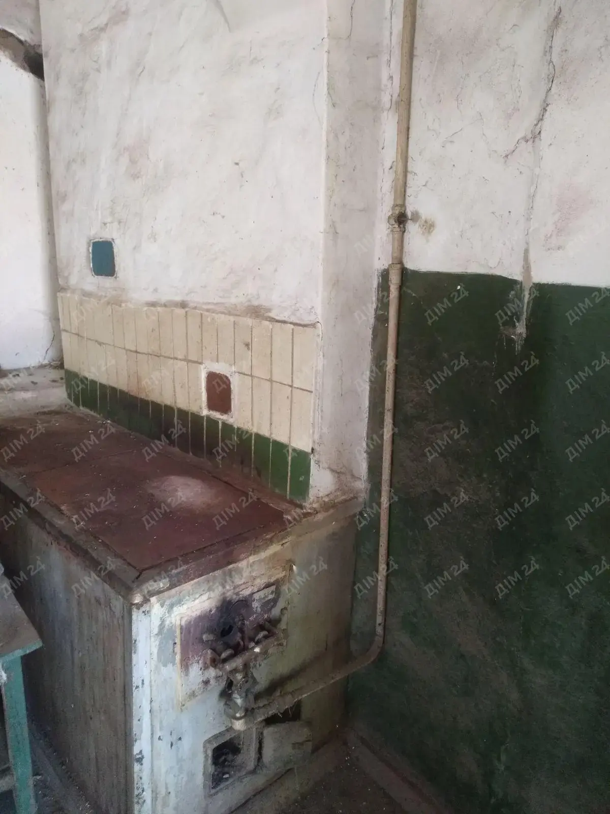 Продаж земельної ділянки з будинком у передмісті Полтави.