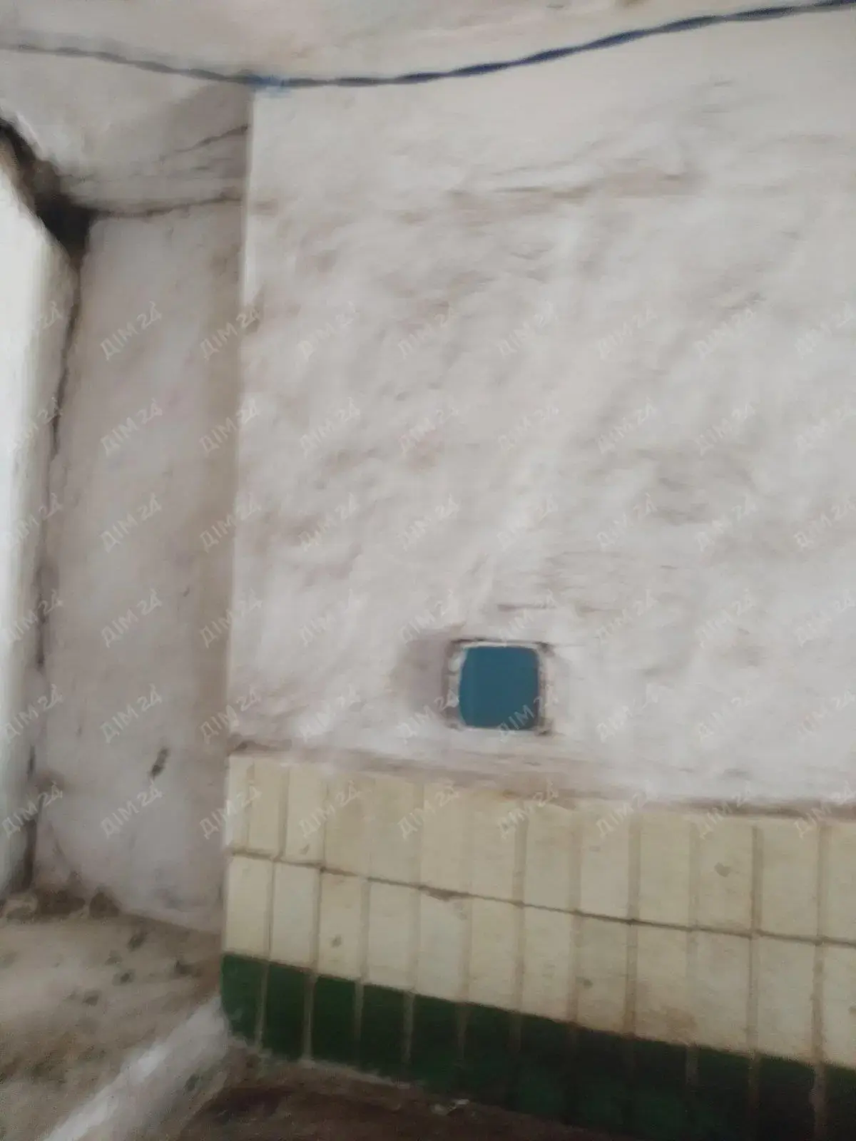 Продаж земельної ділянки з будинком у передмісті Полтави.