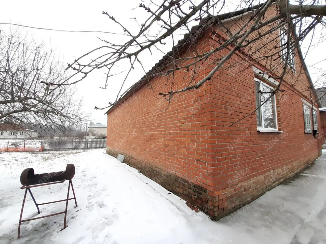 Просторий будинок в Нових Санжарах.
