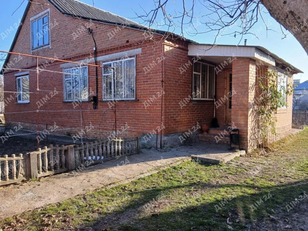 Просторий будинок в Нових Санжарах.