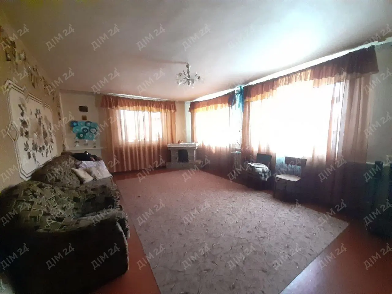 Просторий будинок в Нових Санжарах.