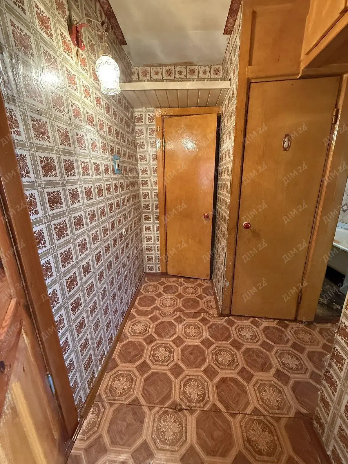 Продаж двокімнатної квартири з окремими кімнатами по кільцю
