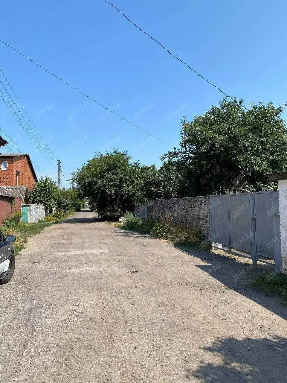 Земельна ділянка на Юрівці з будинком та комунікаціями