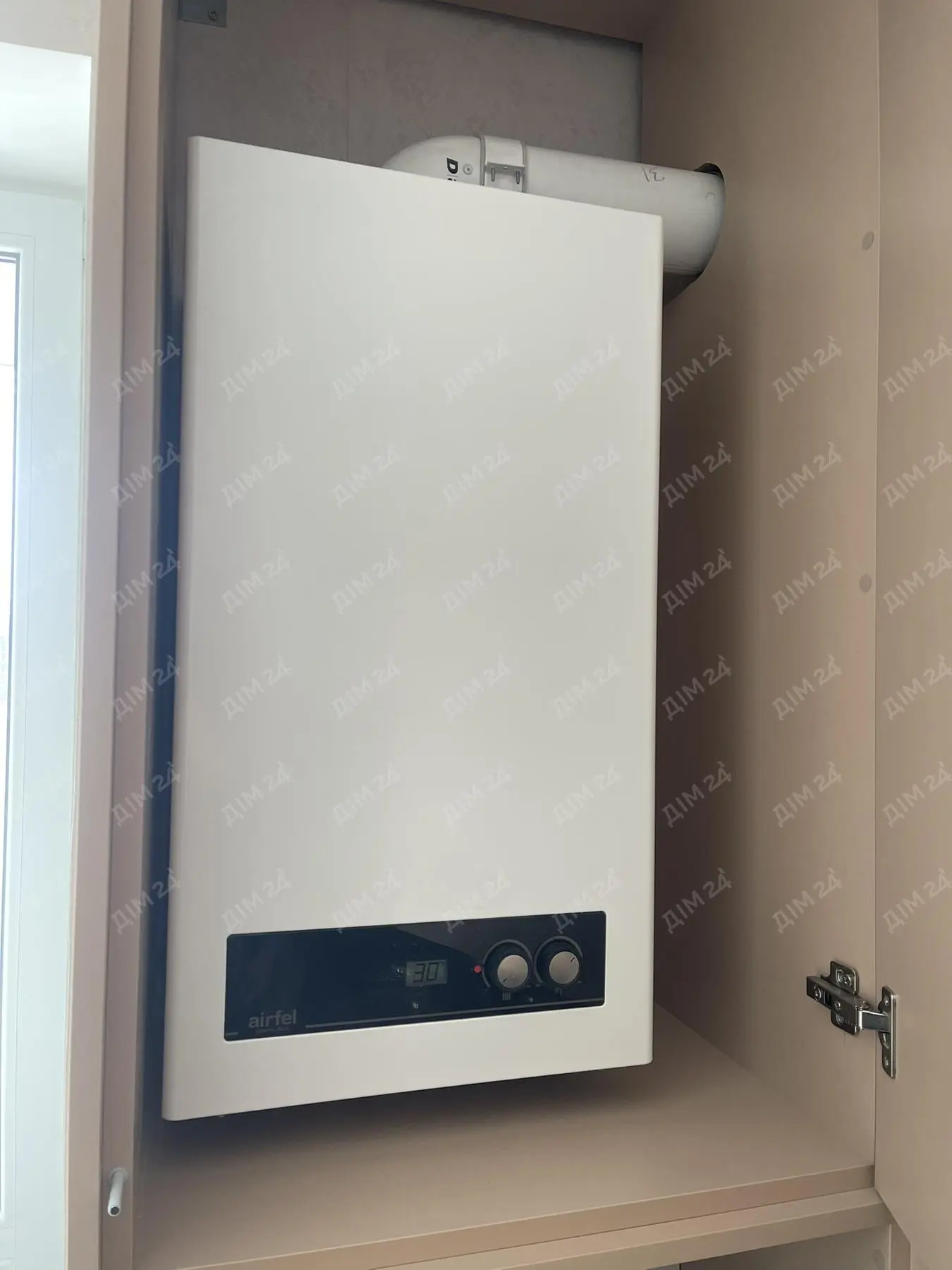 Продаж однокімнатної квартири з новим ремонтом у цегляній новобудові по кільцю.