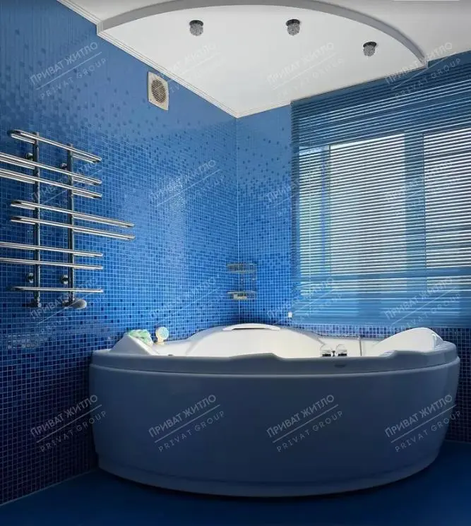 Продається простора трикімнатна квартира в сучасному цегляному будинку