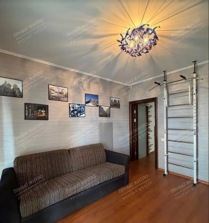 Продається простора трикімнатна квартира в сучасному цегляному будинку