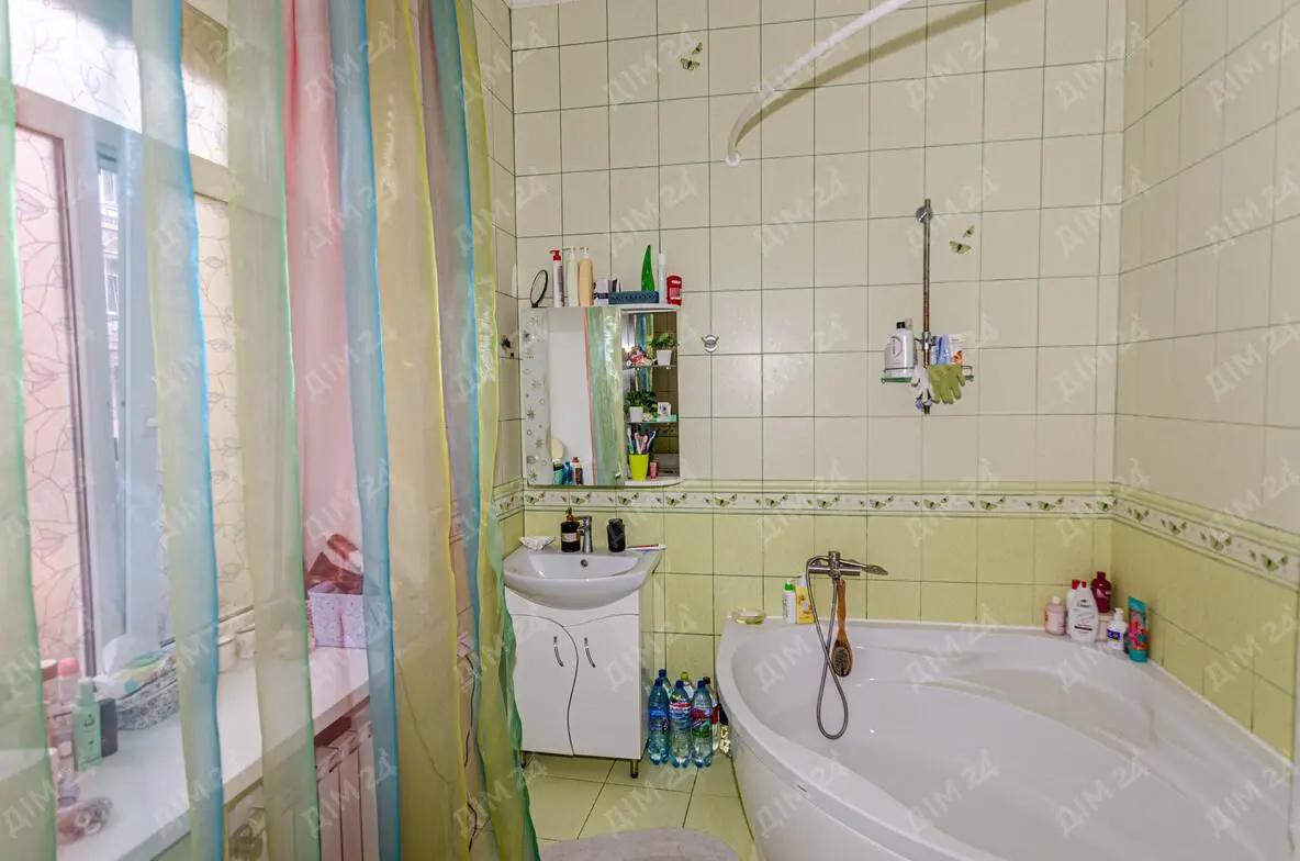 Трикімнатна квартира з характером в Історичному центрі міста
