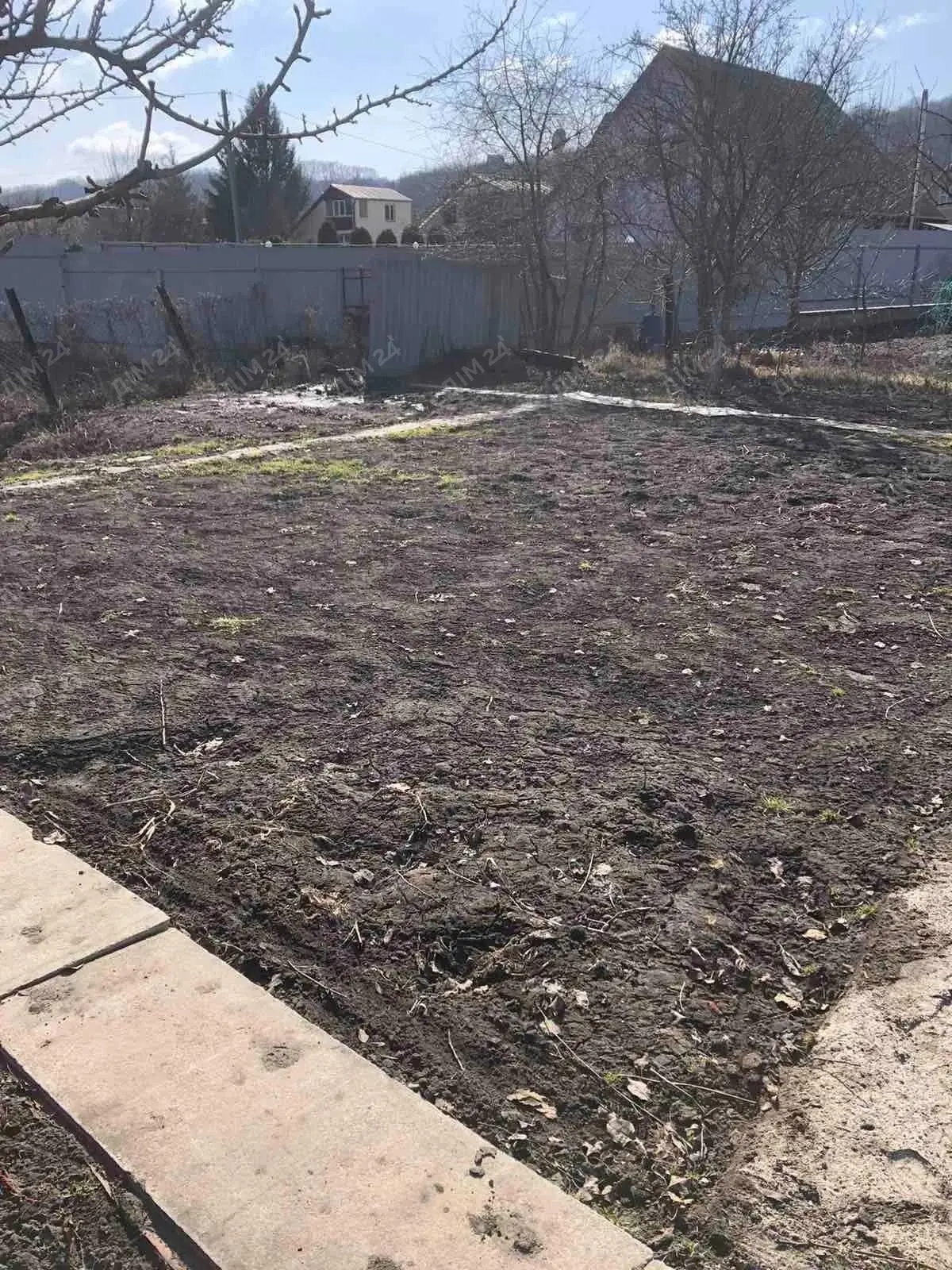 Дачна ділянка на Вороніна 