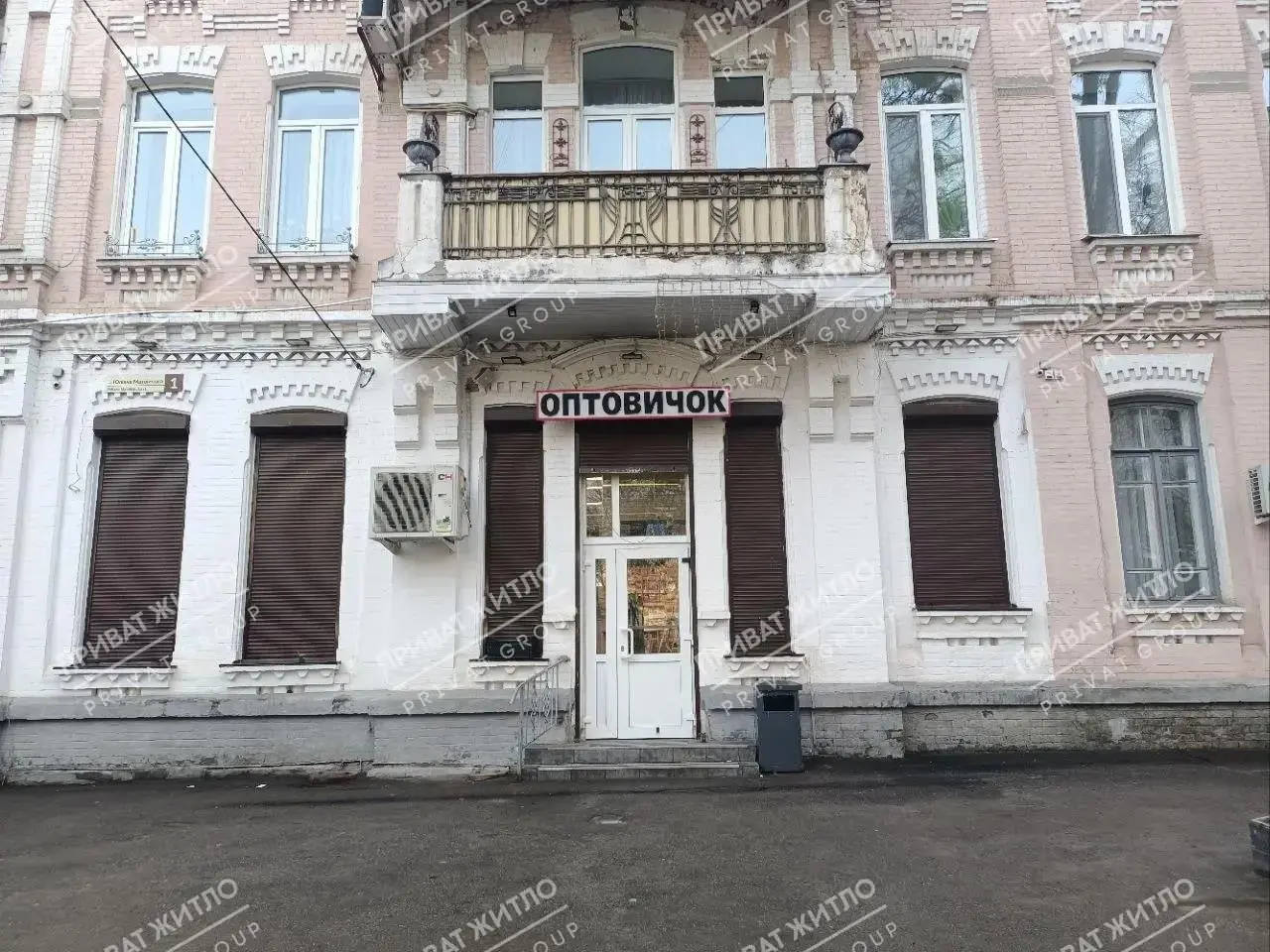 Центр Полтави. Локація, яка продає, здається і працює без простою