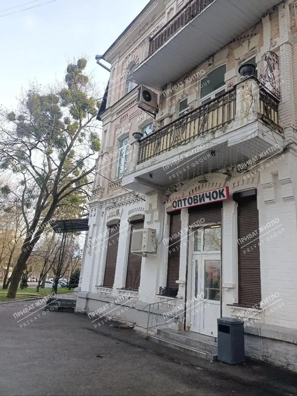 Центр Полтави. Локація, яка продає, здається і працює без простою