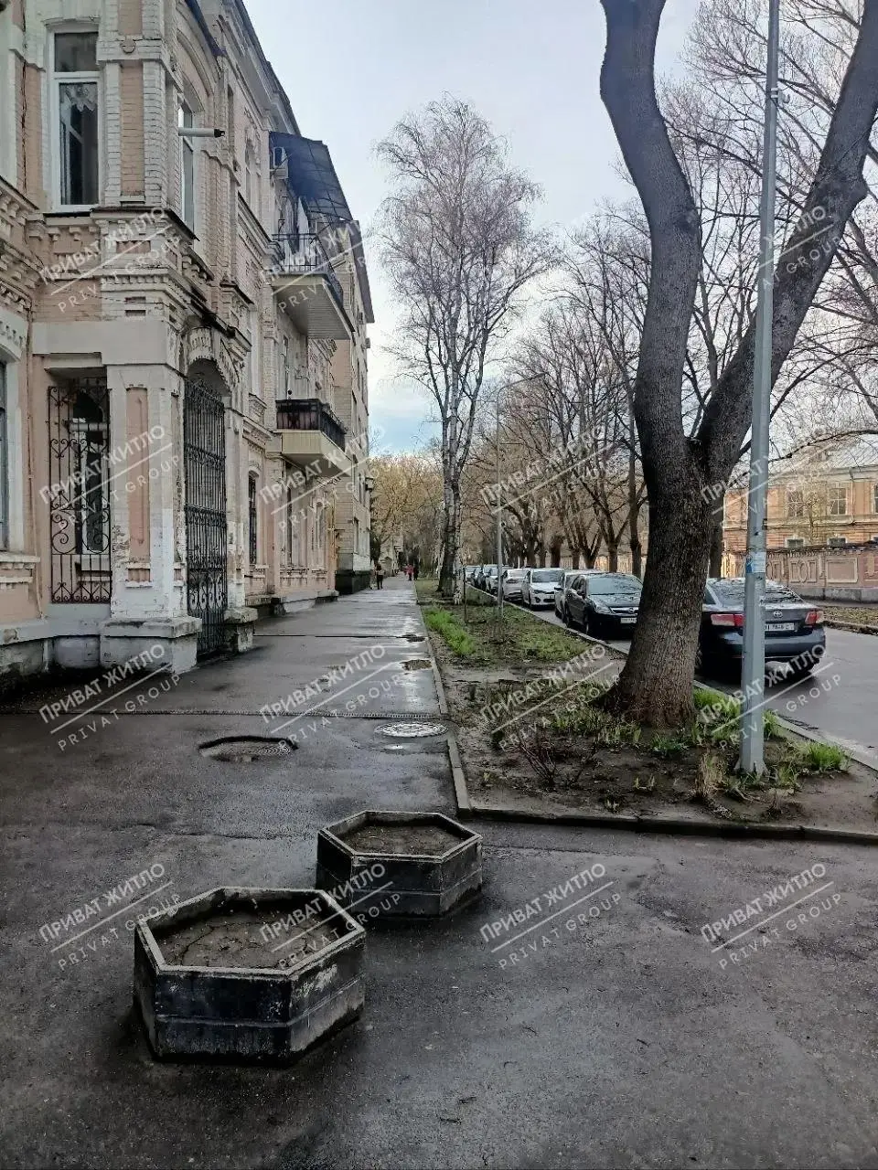 Центр Полтави. Локація, яка продає, здається і працює без простою