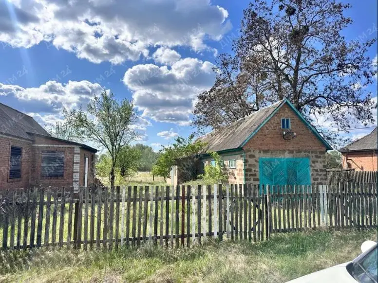 Земельна ділянка з житловим будинком