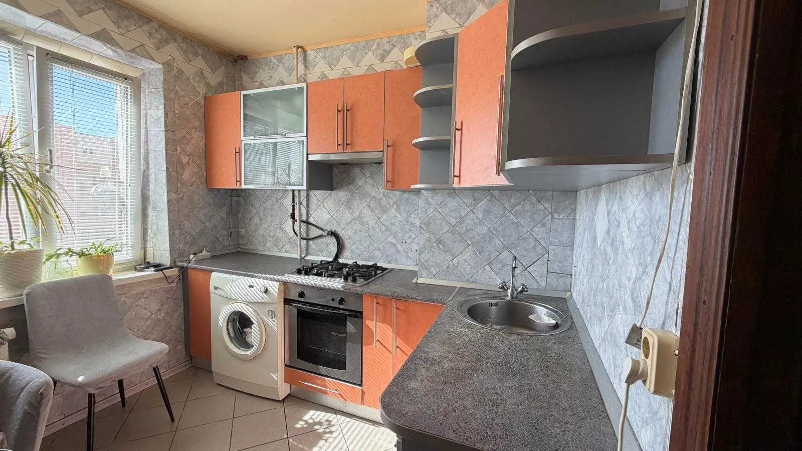 Готова до життя 2-кімнатна квартира на зручному 2 поверсі