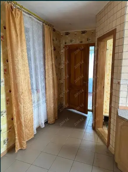Гарний будинок у передмісті. Є-відновлення -ТАК