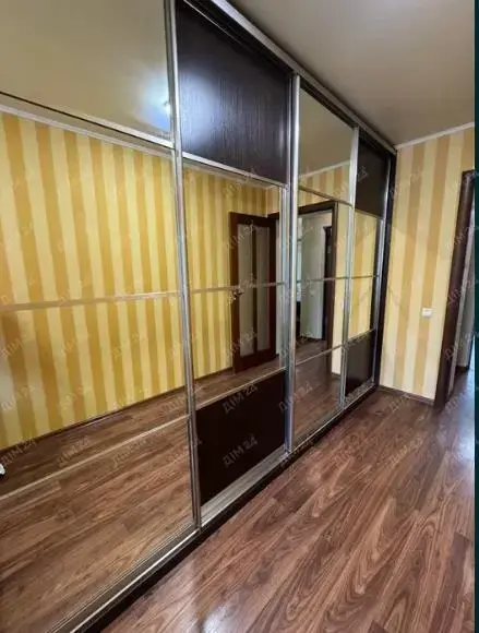 Ефектна трикімнатна квартира з індивідуальним опаленням