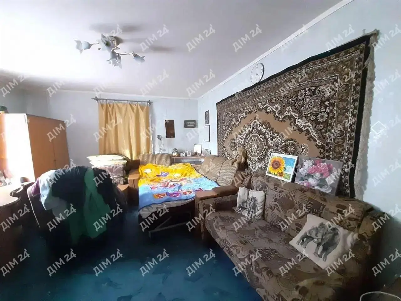 Власне подвір`я на Леваді