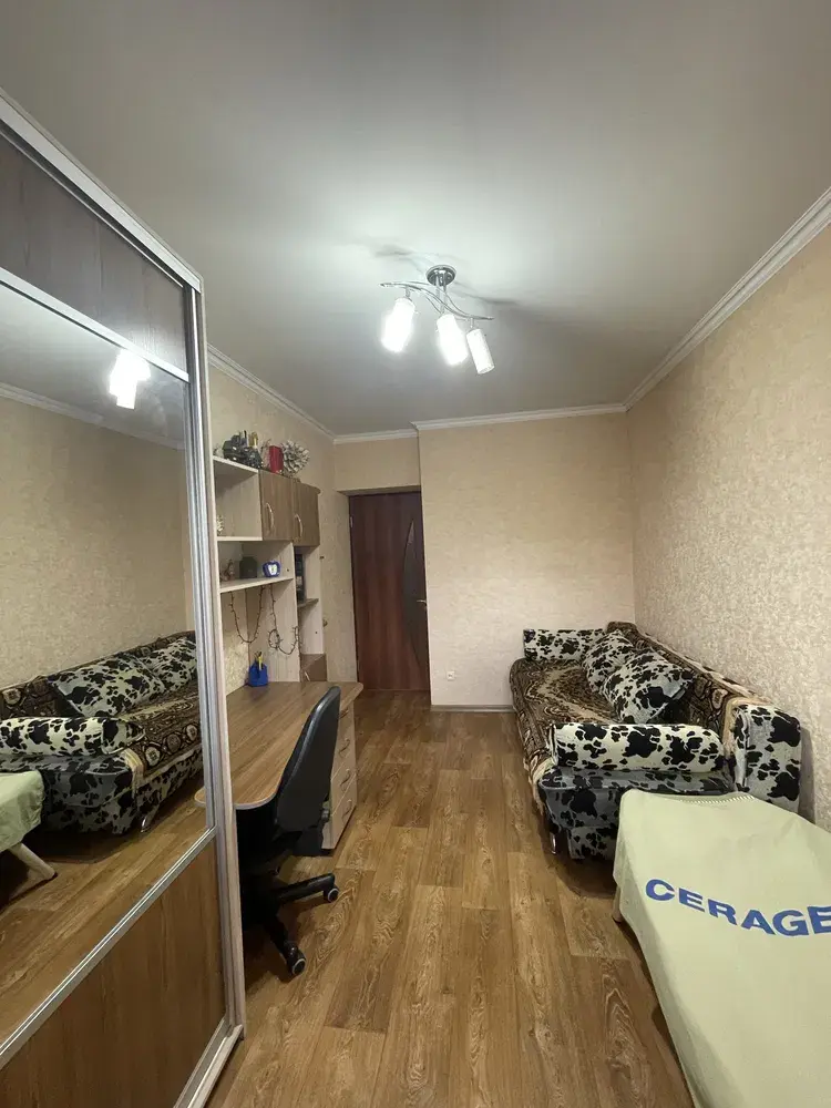 Трикімнатна квартира на Інституті зв"язку