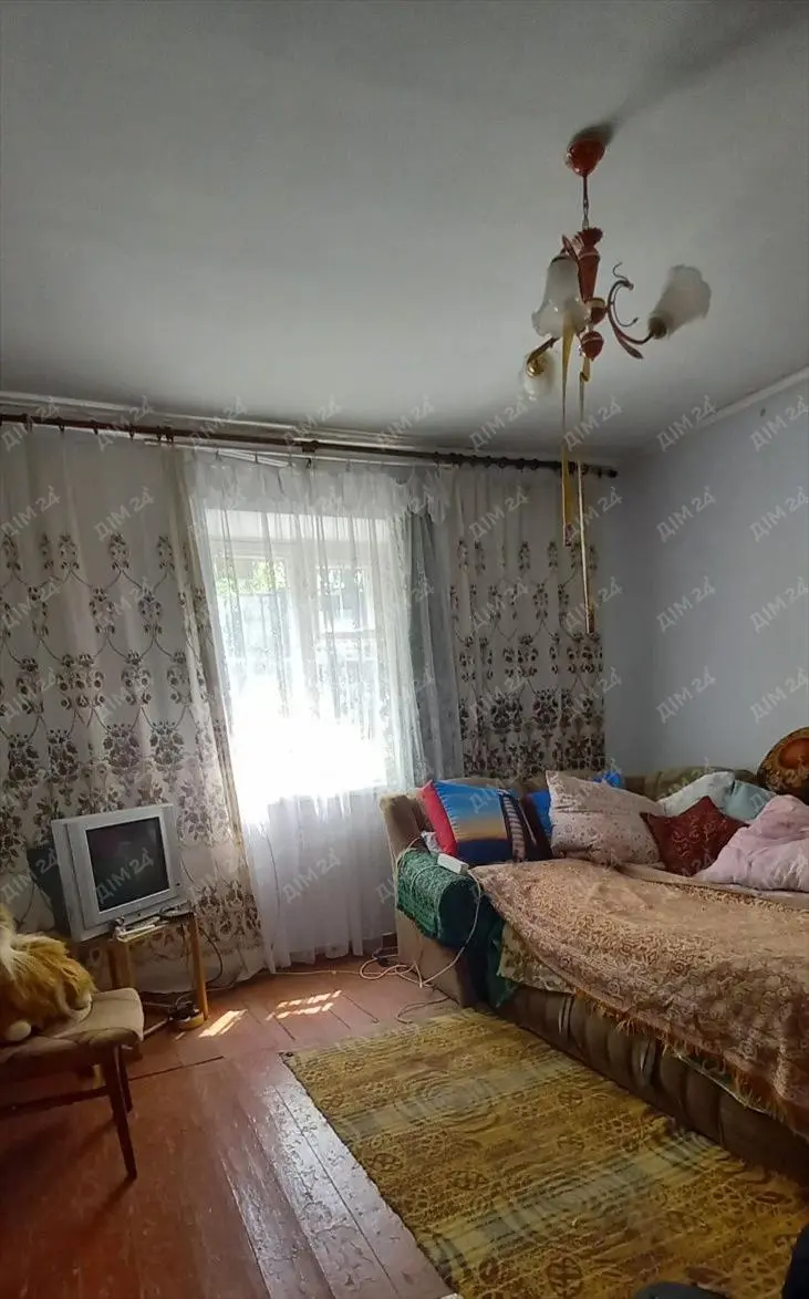 Окремий бюджетний будинок.