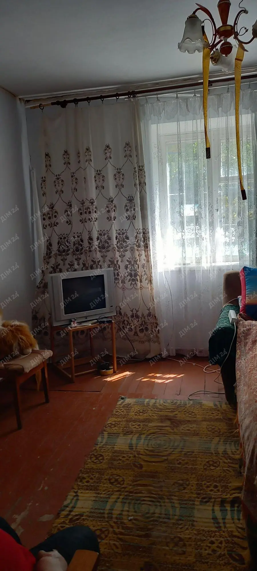 Окремий бюджетний будинок.