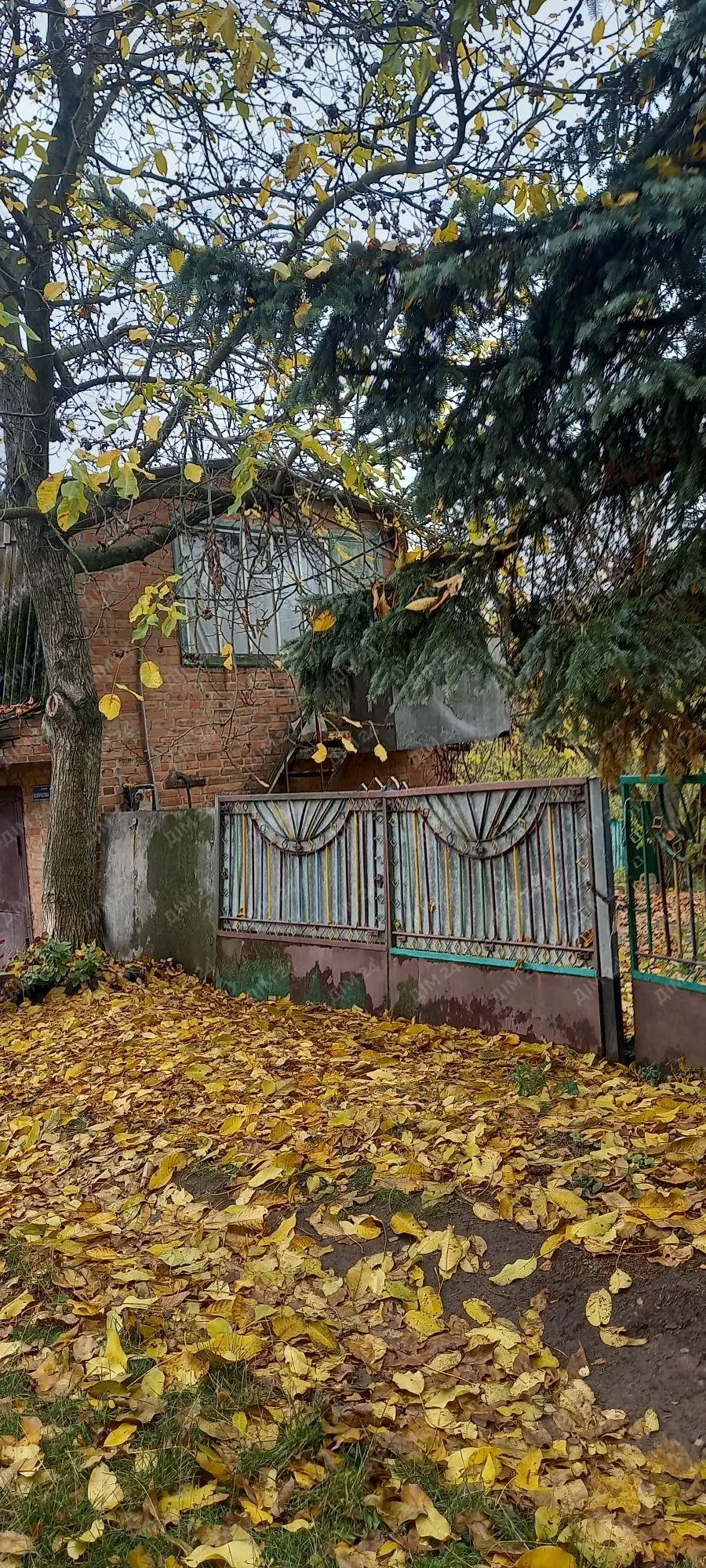 Окремий бюджетний будинок.
