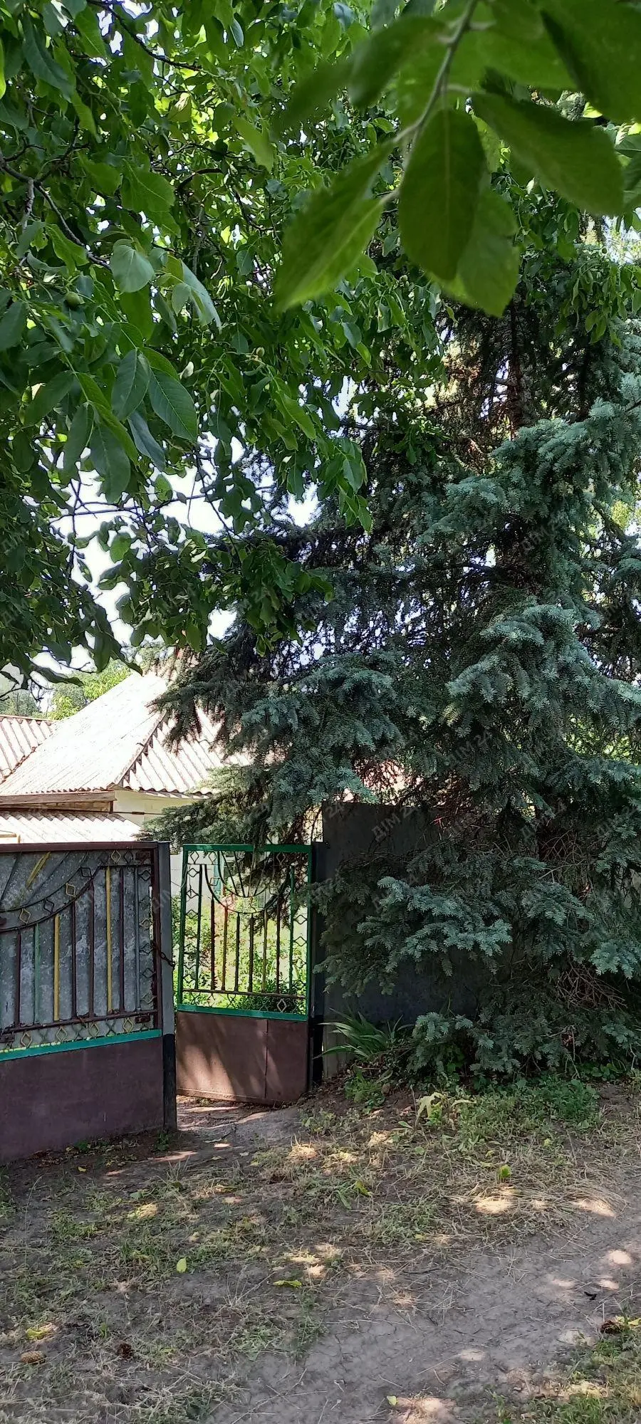 Окремий бюджетний будинок.