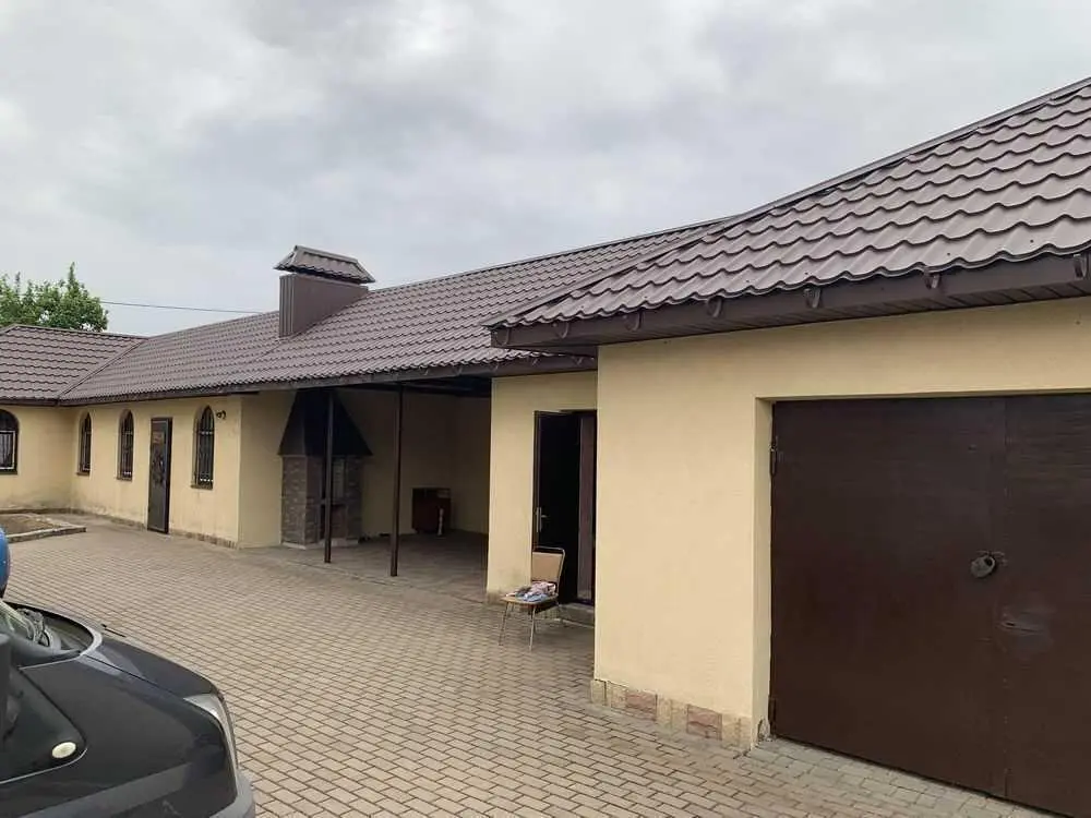 Просторий  двоповерховий будинок на Подолі